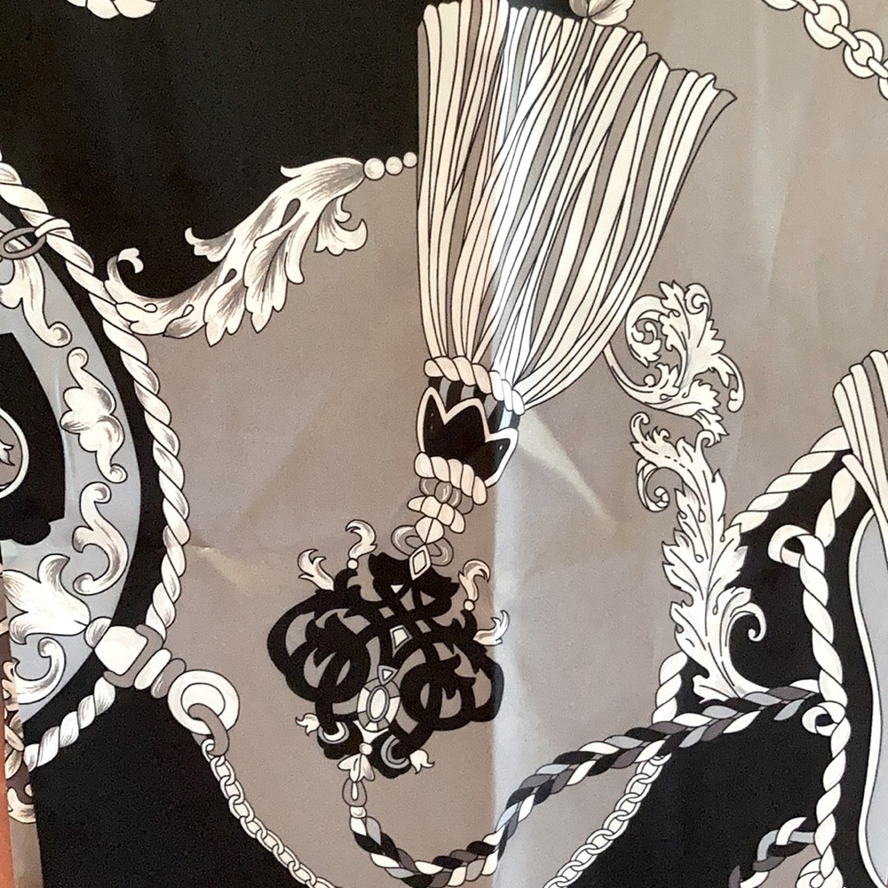 Dennis Basso Status scarf/wrap - Picture 7 of 7